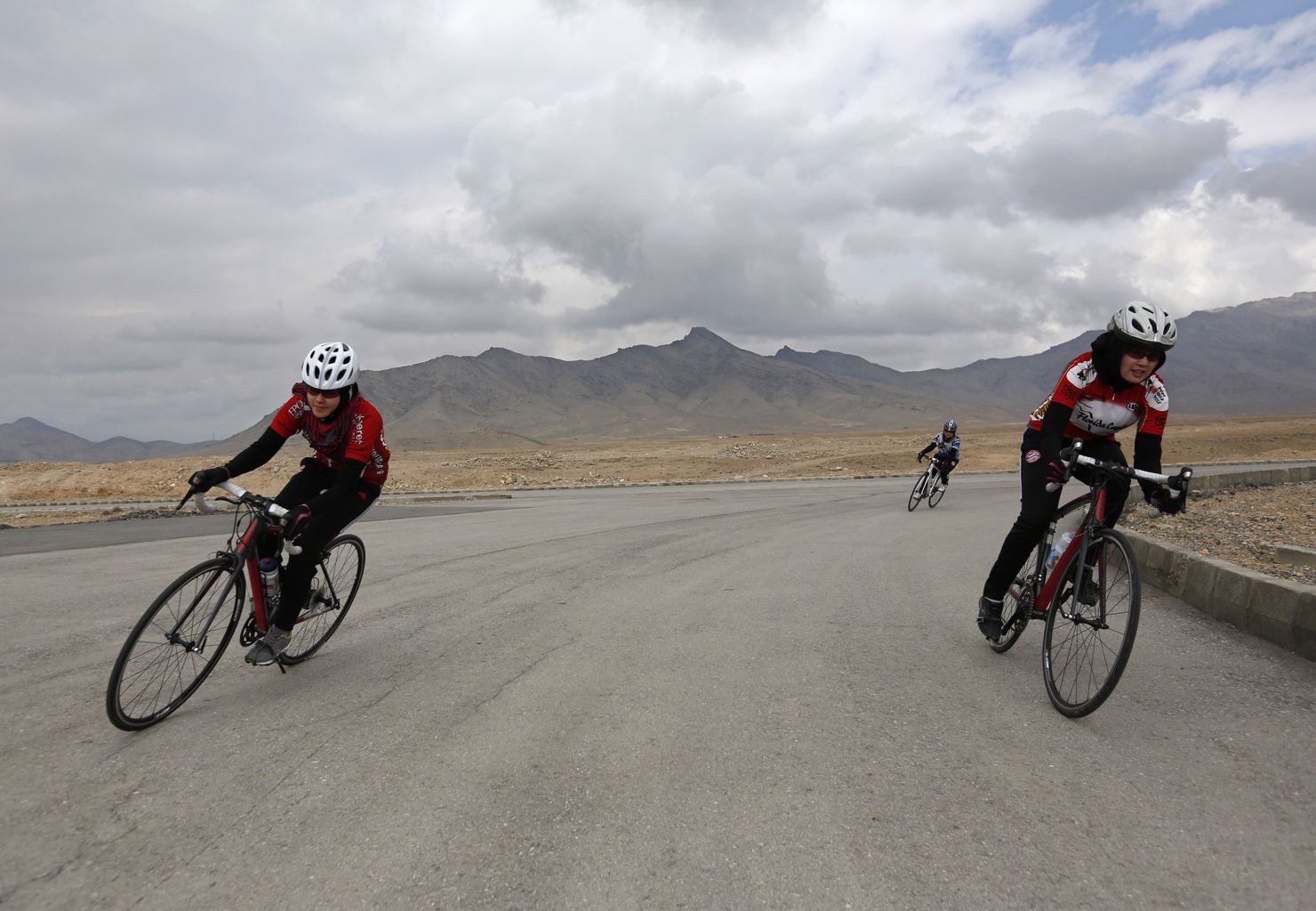 Mujeres ciclistas afganas