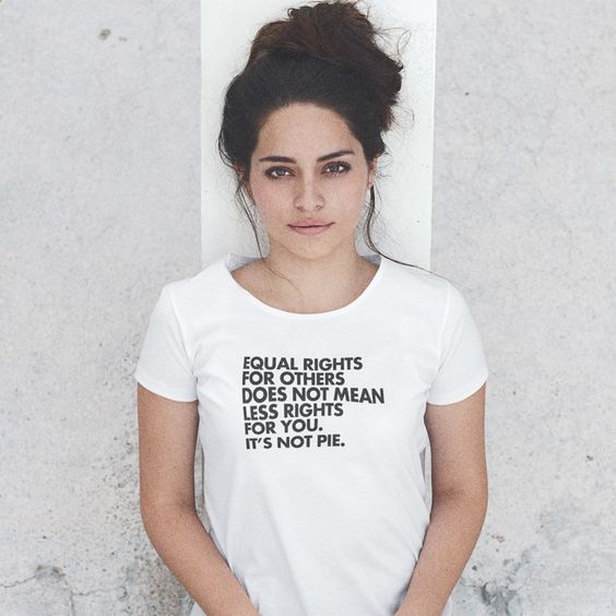 Camisetas sexys con lemas feministas