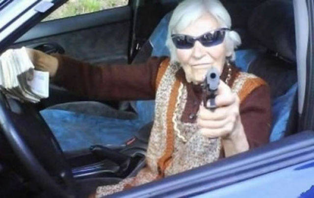 Abuelas con armas