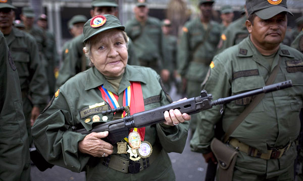 Abuelas con armas