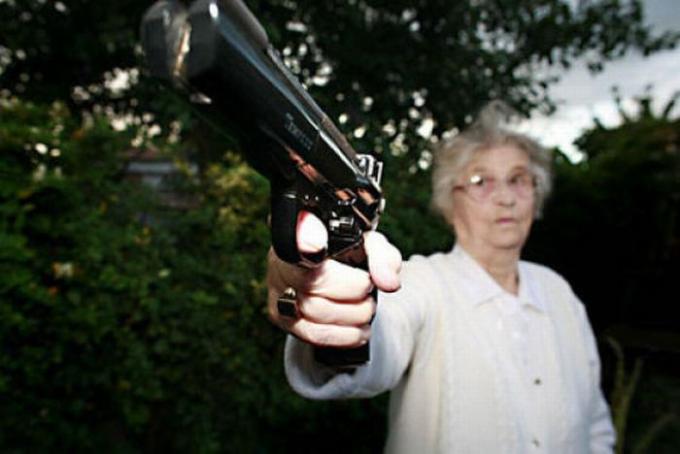 Abuelas con armas