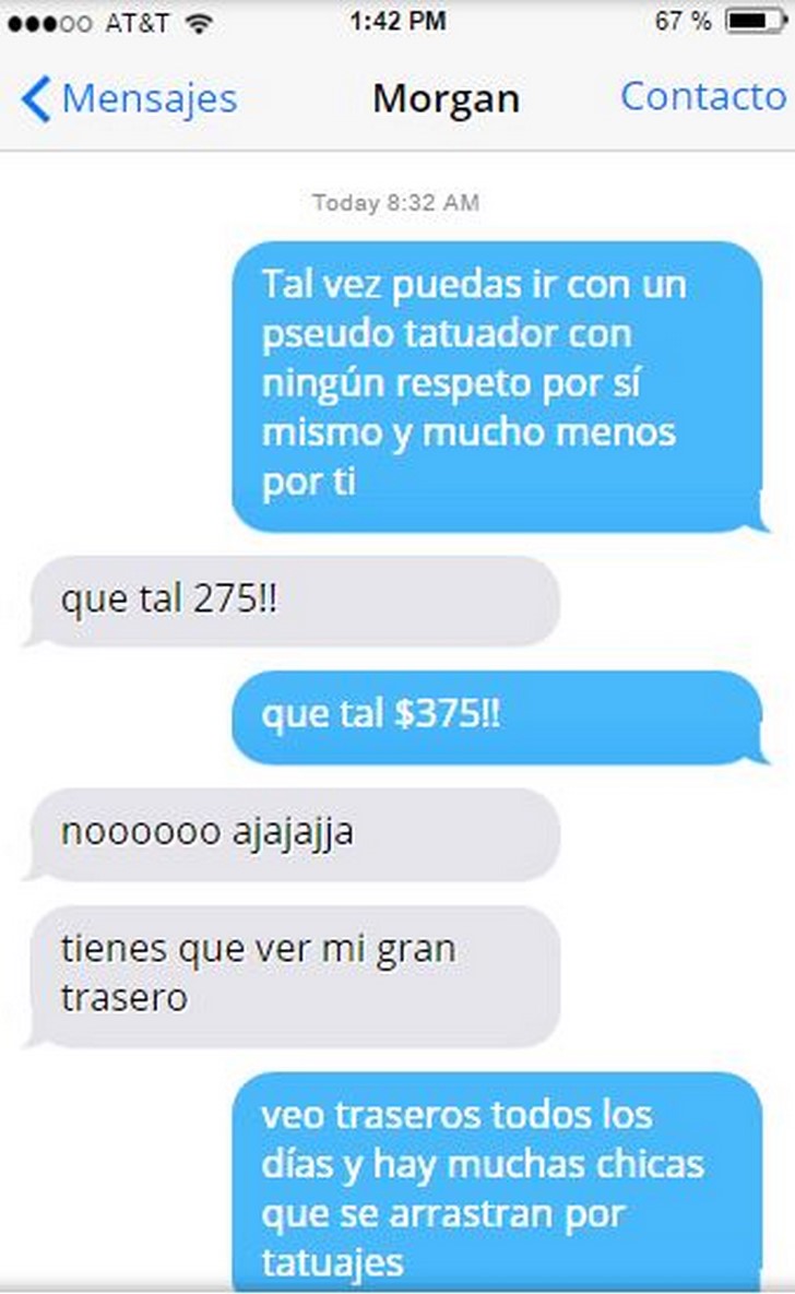 Conversación entre chica y tatuador