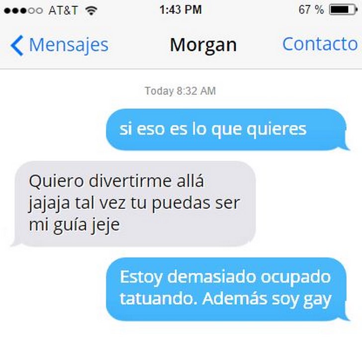 Conversación entre chica y tatuador