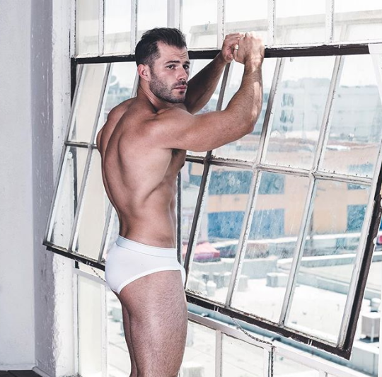 Quin Bruce, el enfermero sexy