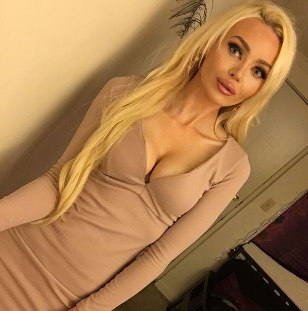 Estudiante con aspecto de Barbie antes y después