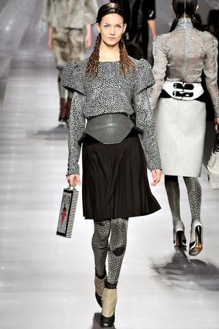 fendi____pasarela__458823351_320x480