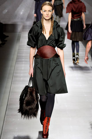 fendi____pasarela__459021455_320x480