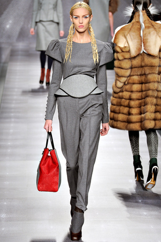 fendi____pasarela__663896452_320x480