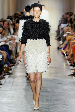 giambattista_valli___pasarela_404086024_320x480