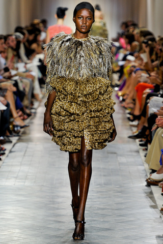 giambattista_valli___pasarela_439754397_320x480