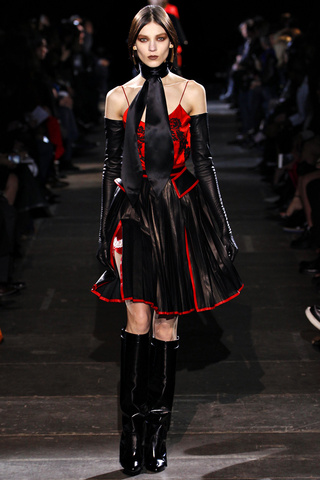 givenchy___pasarela_21981103_320x480