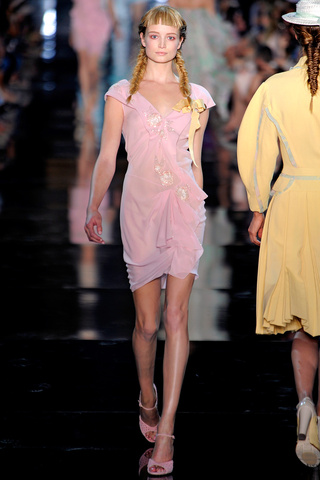 john_galliano___pasarela_466171104_320x480