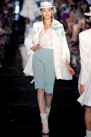 john_galliano___pasarela_480809997_320x480