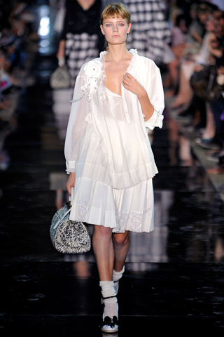 john_galliano___pasarela_54085165_320x480