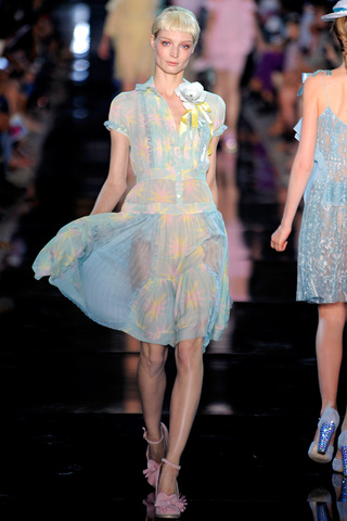 john_galliano___pasarela_58644569_320x480