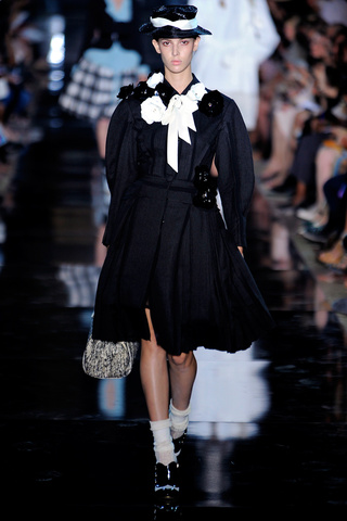 john_galliano___pasarela_69057542_320x480