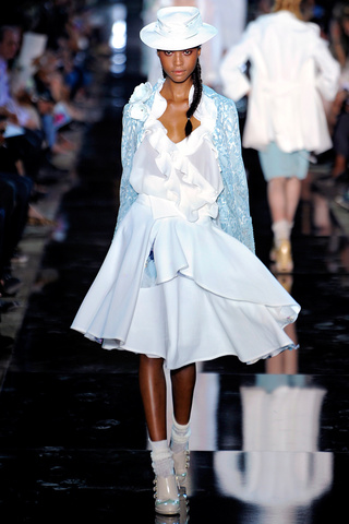 john_galliano___pasarela_805303923_320x480