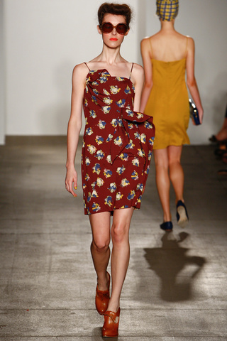 karen_walker___pasarela_708691186_320x480