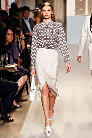 loewe___pasarela_207210893_320x480