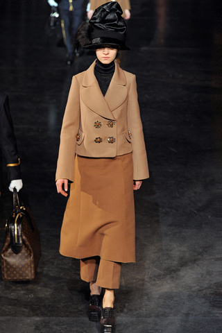 louis_vuitton___pasarela_138716758_320x480