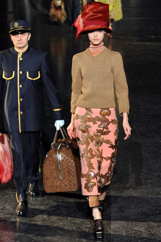 louis_vuitton___pasarela_296360313_320x480