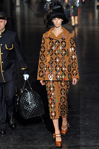 louis_vuitton___pasarela_297461305_320x480