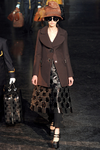 louis_vuitton___pasarela_340072237_320x480