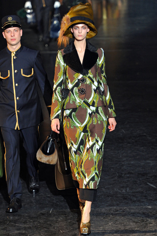 louis_vuitton___pasarela_388281993_320x480