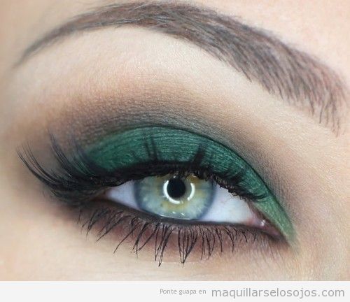 Maquillaje de ojos verdes