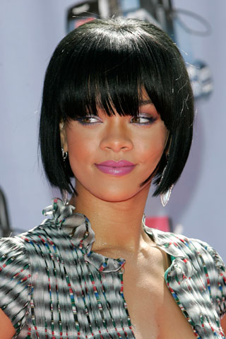 rihanna08_v_30sep11_pa_b