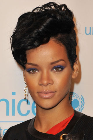 rihanna14_v_30sep11_pa_b