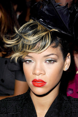 rihanna17_v_30sep11_pa_b