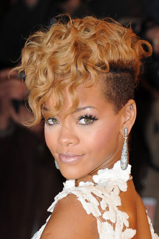 rihanna18_v_30sep11_pa_b