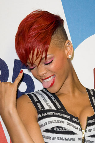 rihanna21_v_30sep11_pa_b