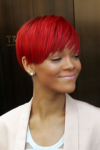 rihanna22_v_30sep11_pa_b