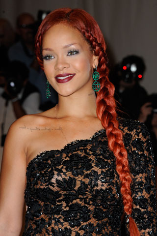 rihanna28_v_30sep11_pa_b