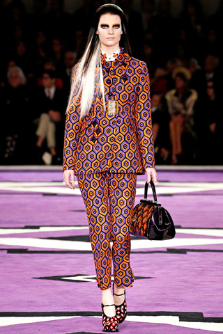 prada___pasarela_15189366_320x480