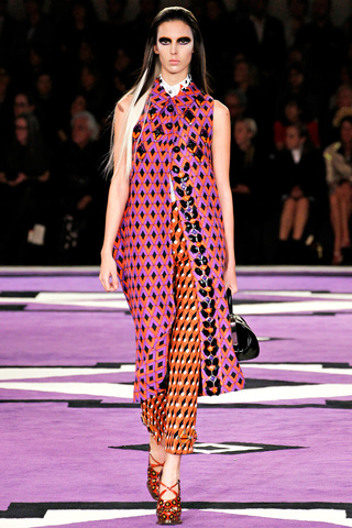 prada___pasarela_20548928_320x480