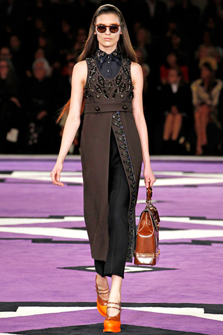 prada___pasarela_451195766_320x480