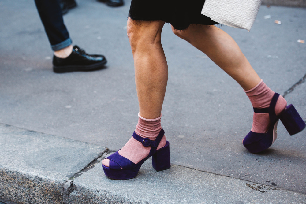 Tendencia sandalias con calcetines