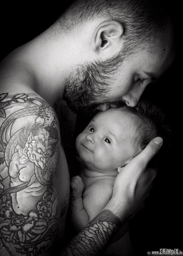 Padres tatuados con sus bebés