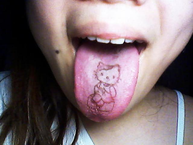 Tatuajes en la lengua