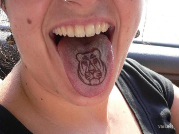 Tatuajes en la lengua