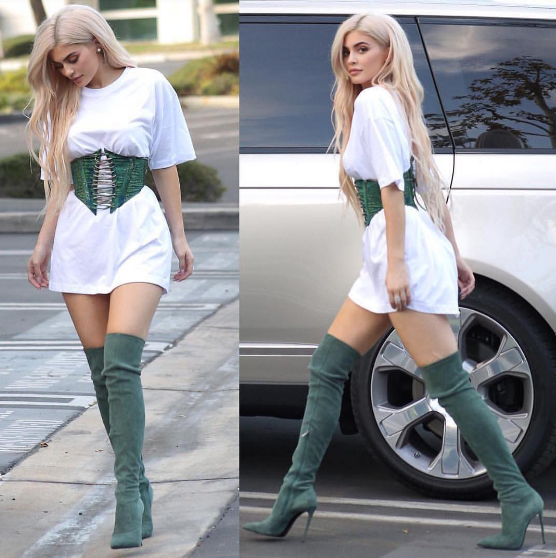 Tendencia camiseta y corset de Kylie Jenner