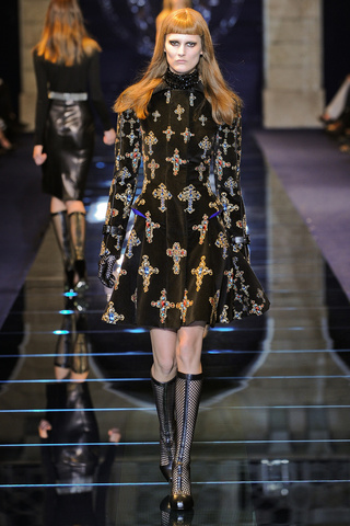 versace___pasarela_792640764_320x480