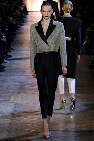 yves_saint_laurent___pasarela_150775200_320x480