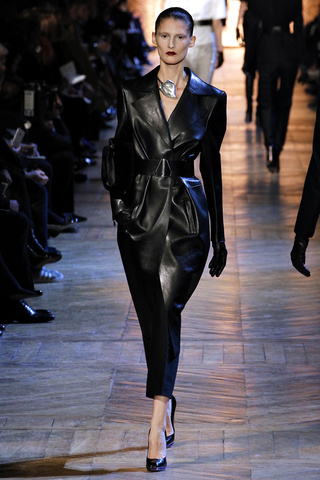 yves_saint_laurent___pasarela_163490740_320x480