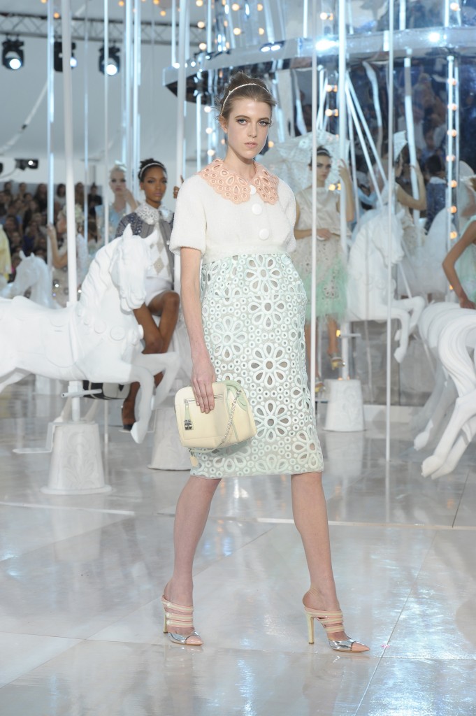 Louis Vuitton Primavera-Verano 2012: aparentando un cuerpo que no es