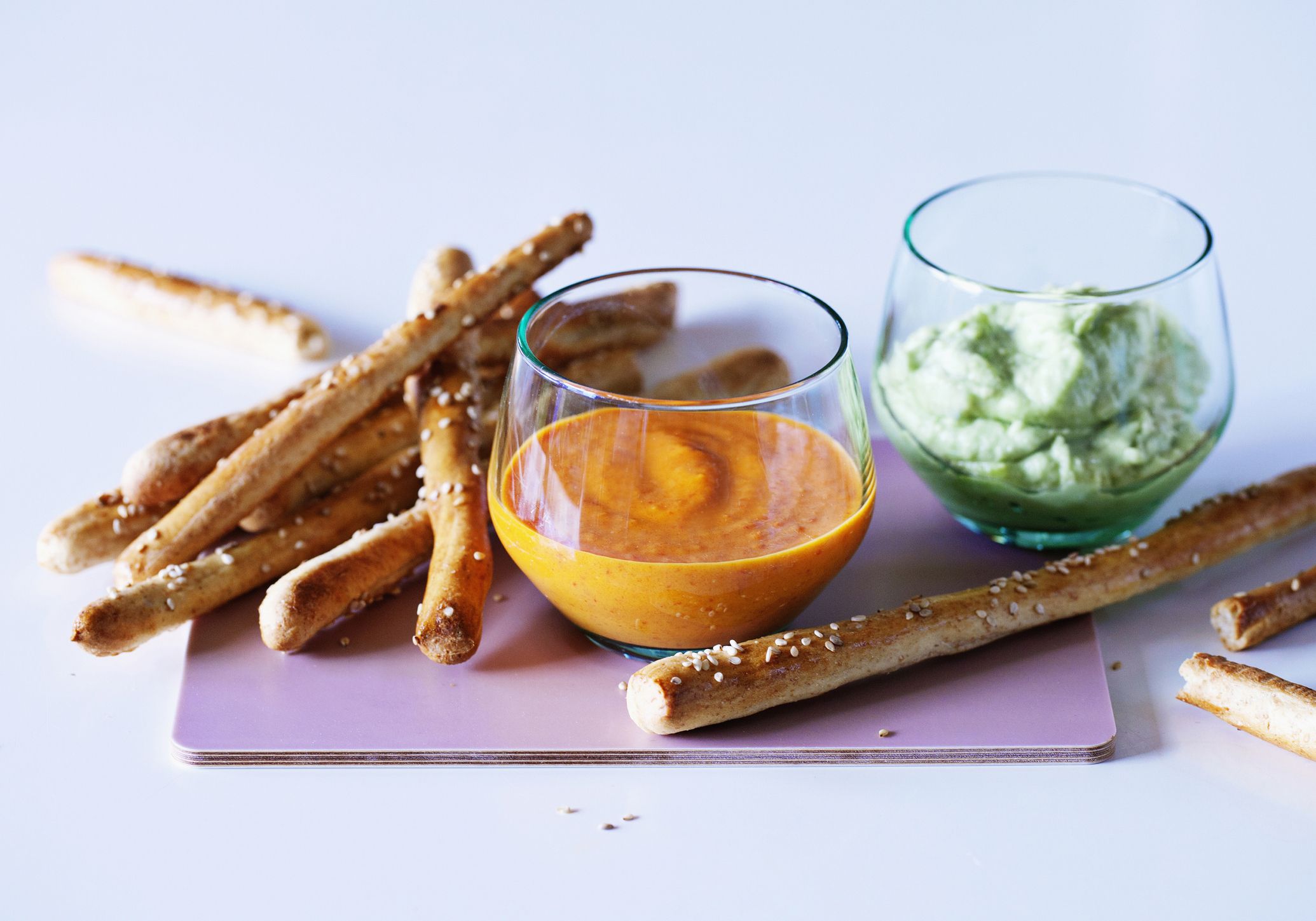 pretzels with dipping sauce