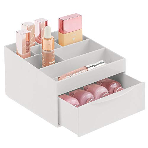 mDesign Caja organizadora para el cuarto de baño o el tocador – Organizador de cosméticos hecho de plástico – Caja de maquillaje con 11 compartimentos y un cajón – gris claro